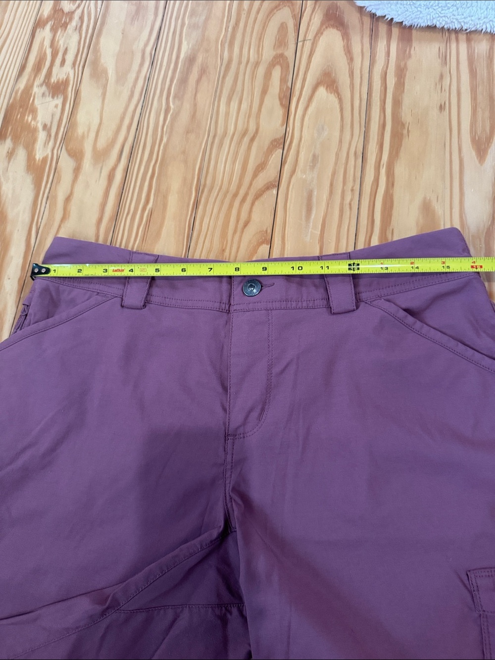 Duluth Trading Co Women's Cargo Shorts in Dusty Rose - Picture 7 of 9